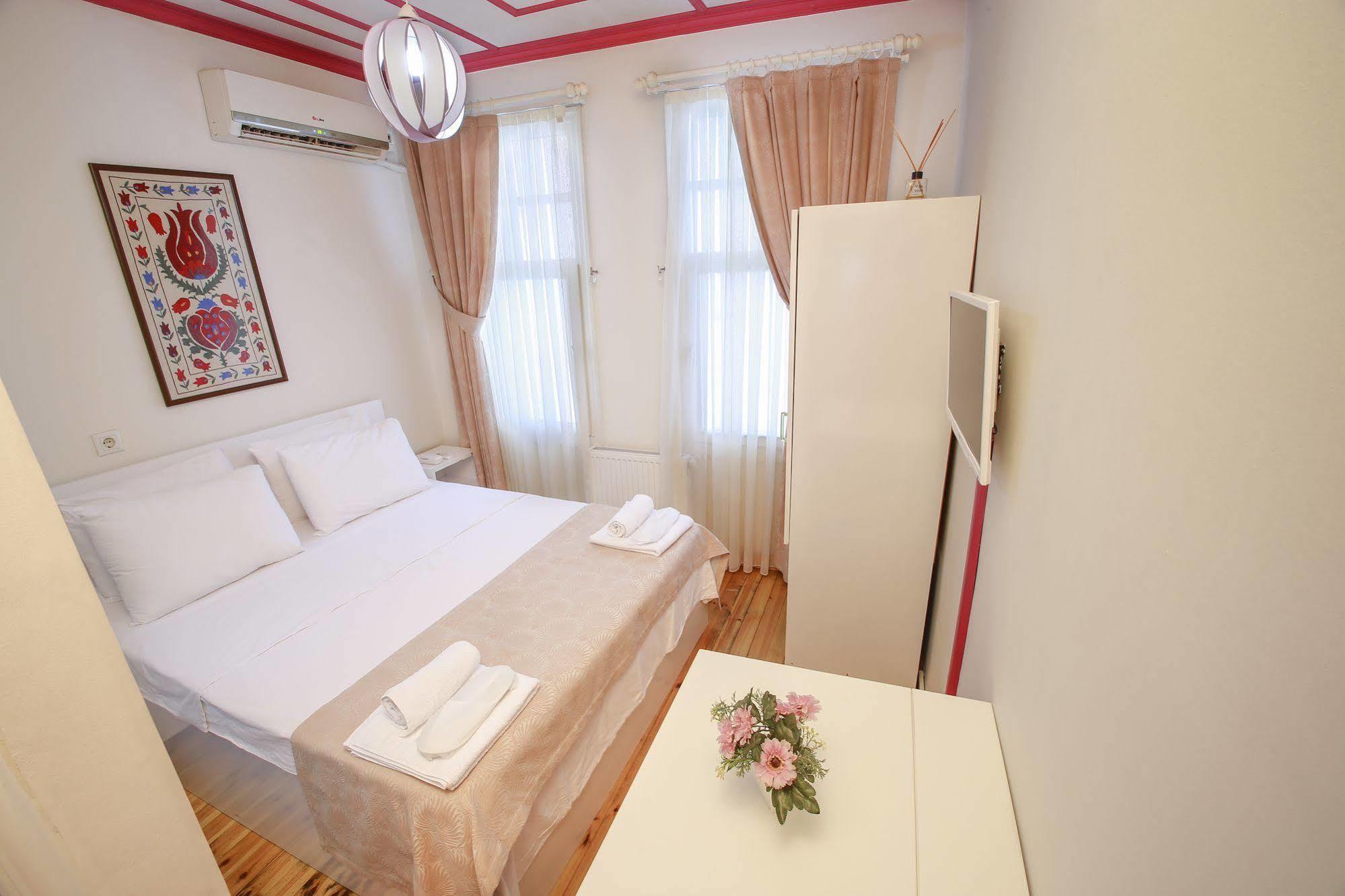 Lale Inn Ortakoey Istanbul Exterior photo